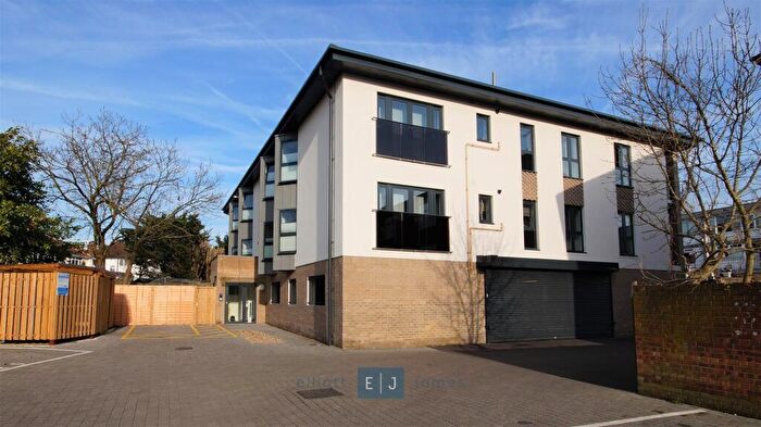 2 Bedroom Apartment To Rent In Lesley Court, Loughton, IG10