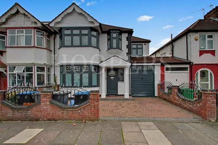 5 Bedroom Semi-Detached House For Sale In Fleetwood Road, London, NW10