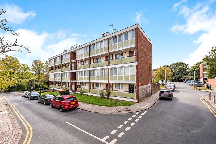 3 Bedroom Maisonette To Rent In Ibsley Gardens, London, SW15