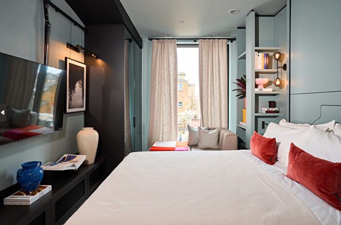 Studio To Rent In Haydon Way, London, SW11