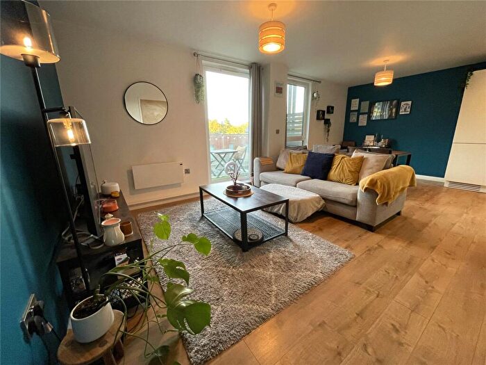 2 Bedroom Flat For Sale In Farnborough Road, Farnborough, Hampshire, GU14