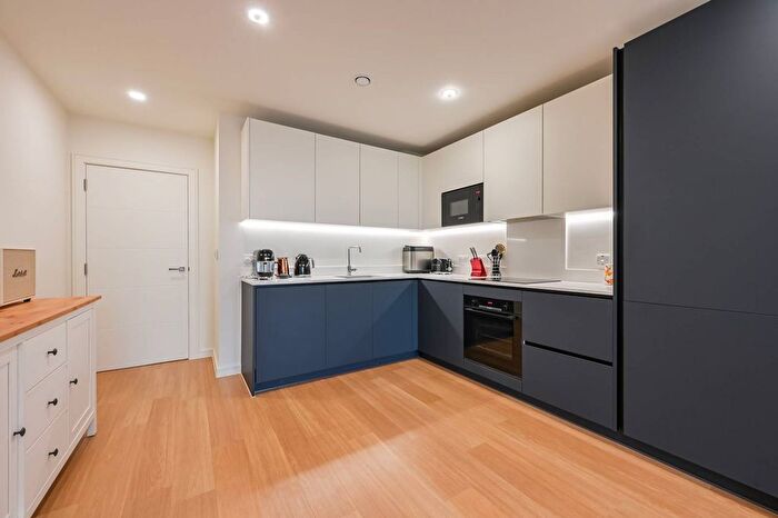 3 Bedroom Flat For Sale In Chadwick Building, Penny Brookes Street, Stratford, London, E15