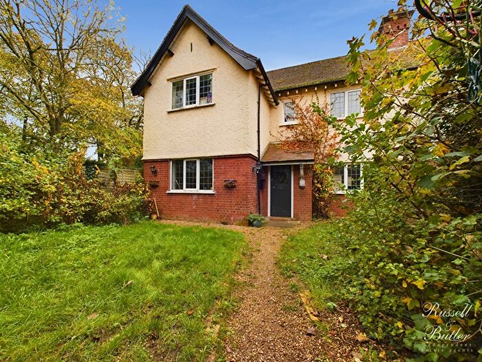 3 Bedroom Semi-Detached House For Sale In Mixbury, Brackley, NN13