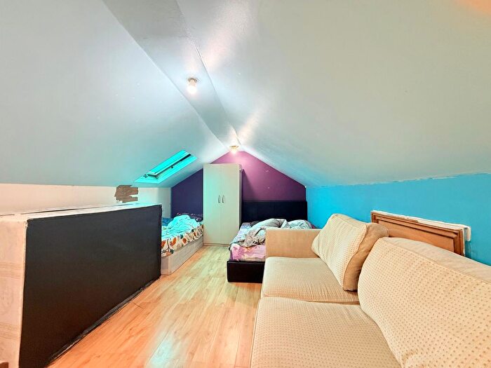 2 Bedroom Maisonette To Rent In Mafeking Avenue, Ilford, IG2