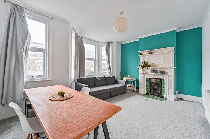 3 Bedroom Maisonette For Sale In Lee High Road, Blackheath, London, SE13