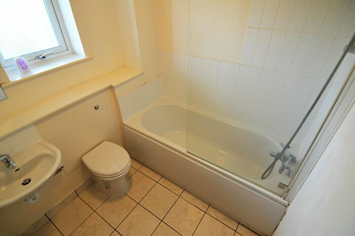 1 Bedroom Flat For Sale In Sandhills Avenue, Hamilton, Leicester, LE5