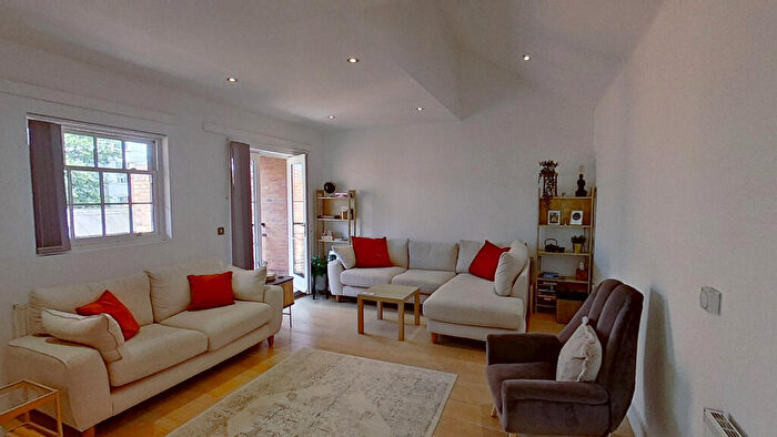 2 Bedroom Town House To Rent In Regent Parade, Birmingham, B1