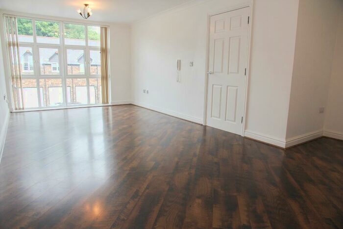 2 Bedroom Flat To Rent In Pochin Drive, St Austell, PL25