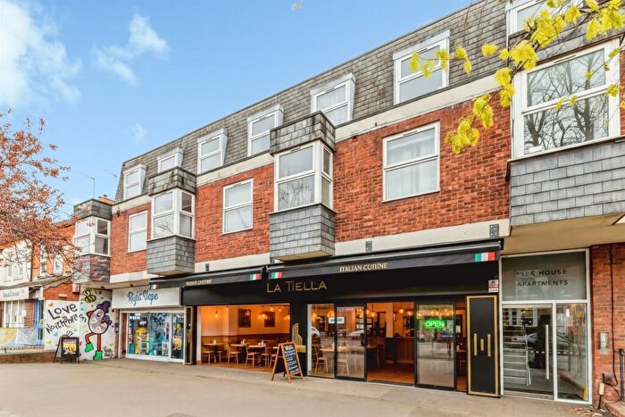 2 Bedroom Flat For Sale In Kingsley Park Terrace, Northampton, NN2