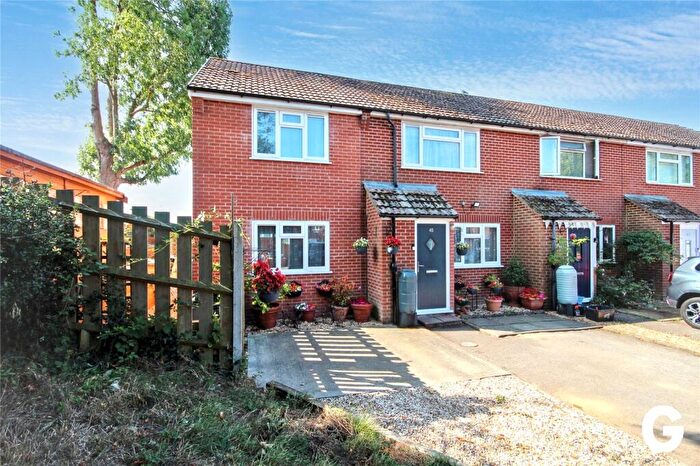 3 Bedroom End Of Terrace House For Sale In Willow Drive, Ringwood, BH24