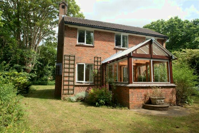 3 Bedroom Detached House To Rent In Barncroft, Appleshaw SP11