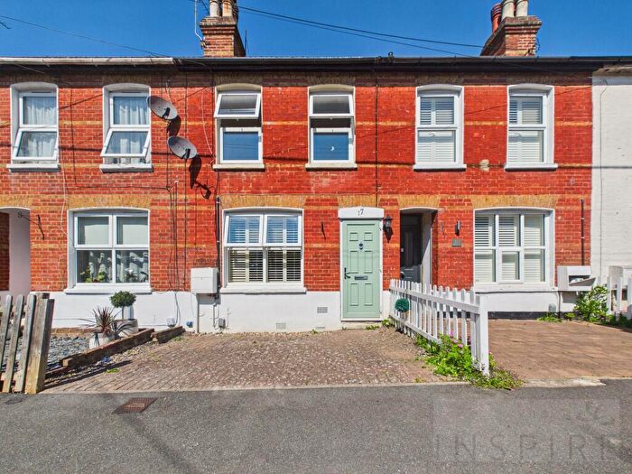 3 Bedroom Terraced House For Sale In Albany Road, Crawley, RH11