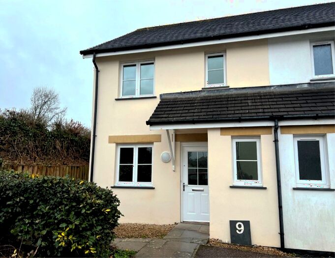 3 Bedroom Semi-Detached House To Rent In Brennacott Place, Bideford, EX39