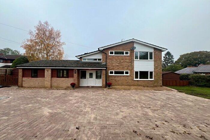 5 Bedroom Detached House To Rent In Station Road, Bedford, MK43
