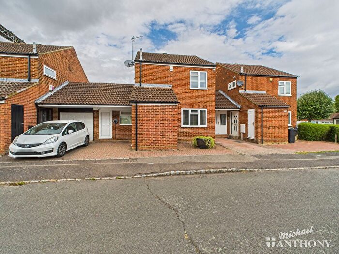 3 Bedroom Link Detached House For Sale In Granes End, Great Linford, Milton Keynes, Buckinghamshire, MK14