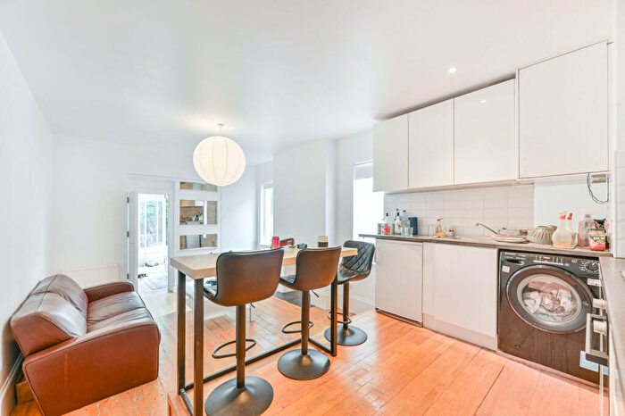 3 Bedroom Flat To Rent In Harlesden Gardens, , Harlesden, London, NW10