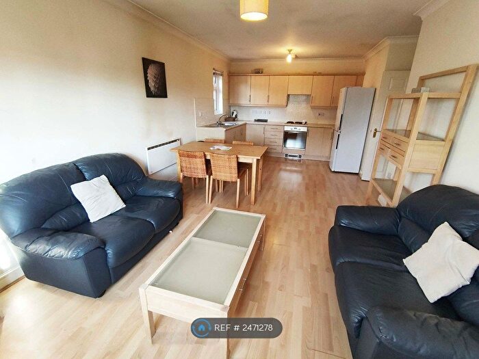 2 Bedroom Flat To Rent In Hadfield Close, Manchester, M14
