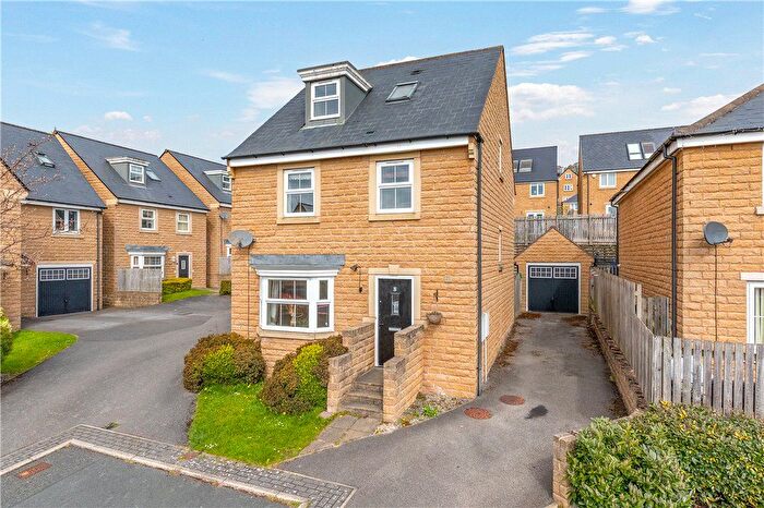 4 Bedroom Detached House For Sale In Honey Pot Fold, Baildon, West Yorkshire, BD17