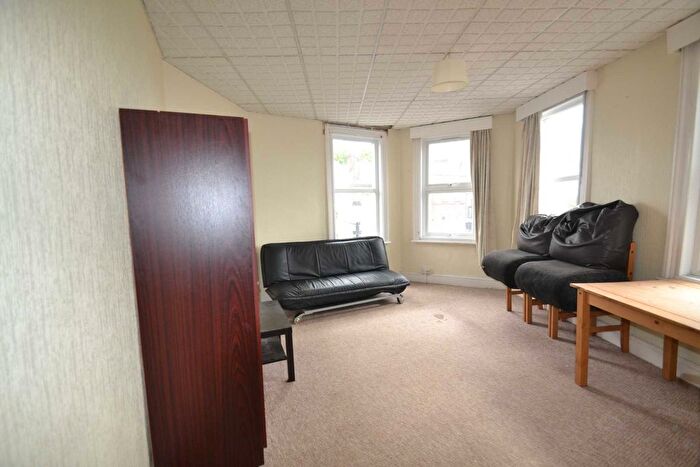 2 Bedroom Flat To Rent In Manor Road, West Ealing, W13