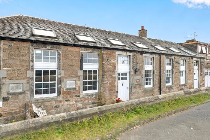 3 Bedroom Terraced House For Sale In Stanedykehead, Braids, Edinburgh, EH16