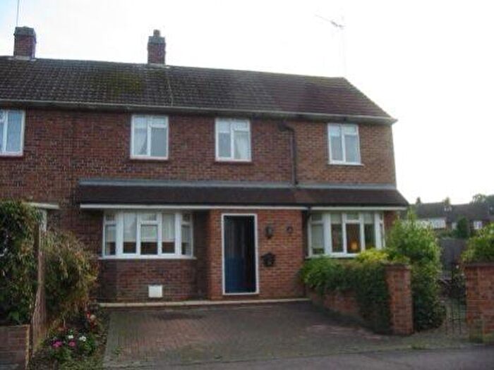 6 Bedroom Semi-Detached House For Sale In Little Green Lane, Chertsey, Surrey, KT16