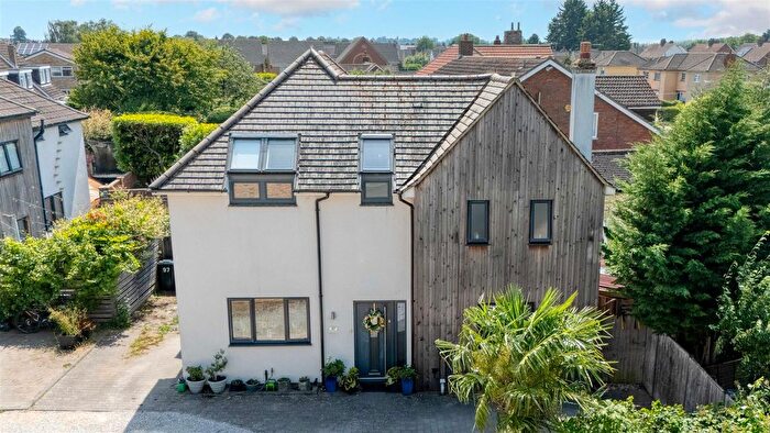 4 Bedroom Detached House For Sale In The Green, Stotfold, SG5