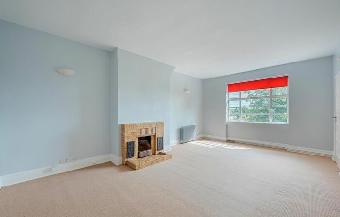 1 Bedroom Flat To Rent In Trinity Close, The Pavement, London, SW4