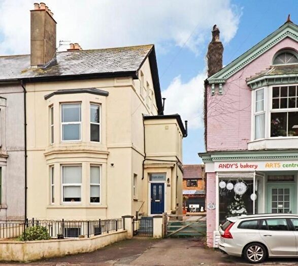 2 Bedroom Flat For Sale In London Road, Deal, Kent, CT14