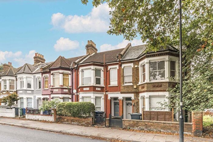 2 Bedroom Flat To Rent In Acton Lane, London, W3