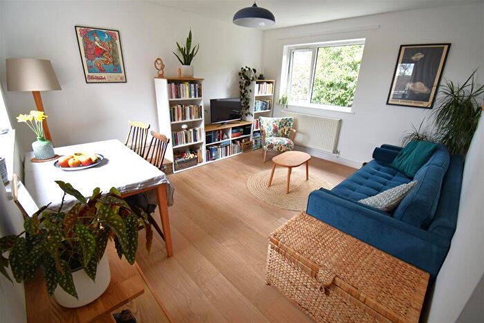1 Bedroom Flat For Sale In Wonderful Apartment Just Outside Of Westbury On Trym Village, BS9