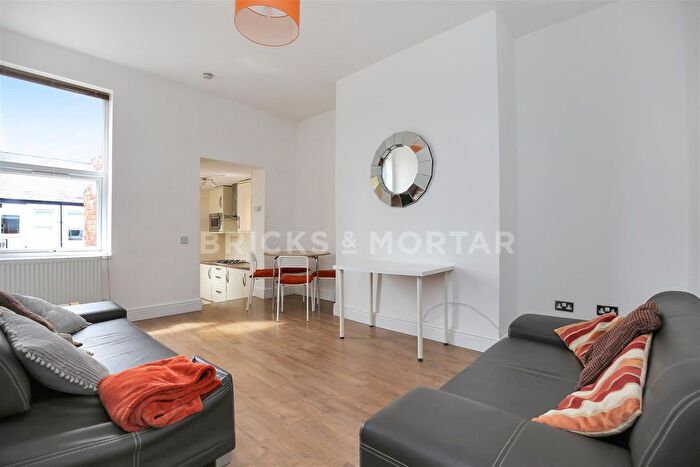3 Bedroom Flat To Rent In Balmoral Terrace, Heaton, Newcastle Upon Tyne, NE6