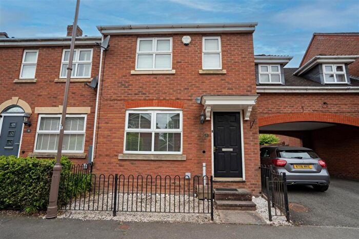 3 Bedroom Semi-Detached House To Rent In Rumbush Lane, Birmingham, B90