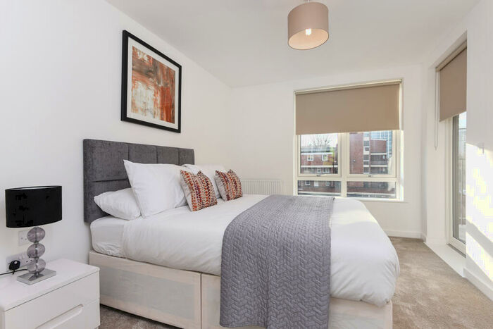 2 Bedroom Flat To Rent In Canoe Walk, London, E14