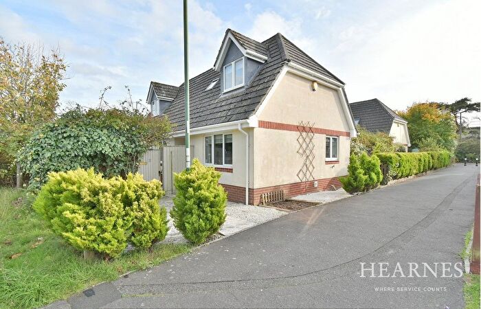 3 Bedroom Detached House For Sale In Francis Avenue, Bournemouth, BH11