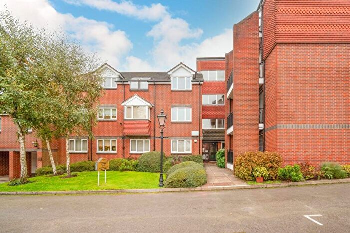 2 Bedroom Flat For Sale In Regency Crescent, London, NW4