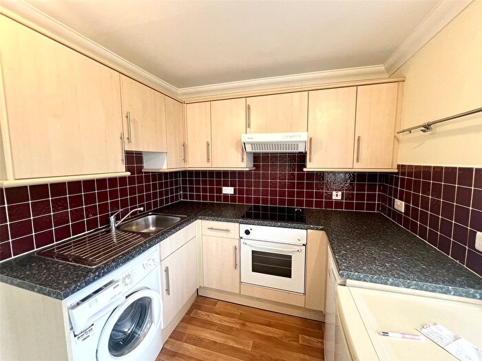 1 Bedroom Flat For Sale In Croydon Road, Reigate, Surrey, RH2