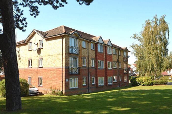 2 Bedroom Apartment To Rent In Parry Drive, Weybridge, KT13