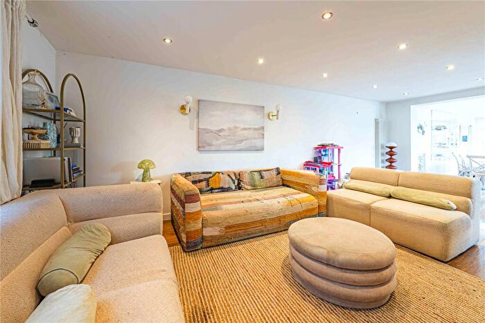 3 Bedroom Terraced House For Sale In Spring Lane, Warners End, Hemel Hempstead, Hertfordshire, HP1