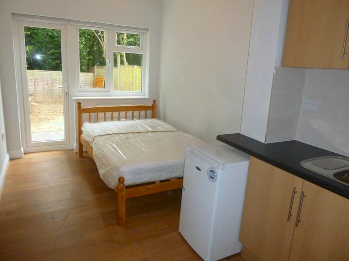 Studio To Rent In Brentmead Place, Golders Green, London, NW11