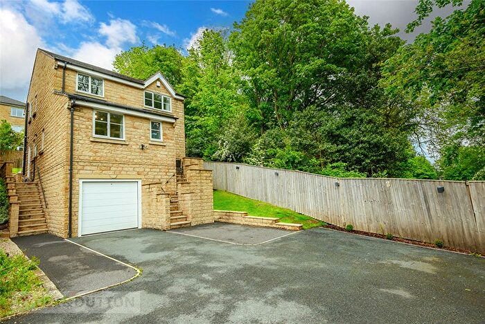 3 Bedroom Detached House For Sale In Wyvern Avenue, Marsh, Huddersfield, West Yorkshire, HD3