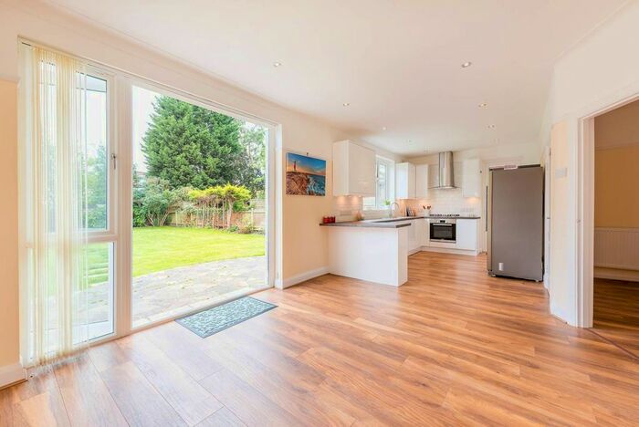 4 Bedroom Property To Rent In Elgar Avenue, Berrylands, Surbiton, KT5