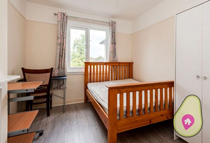 6 Bedroom Semi-Detached House To Rent In Cricket Road, Oxford, OX4