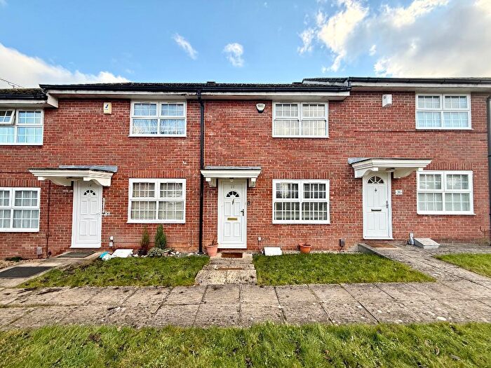 2 Bedroom Terraced House For Sale In Hayton Close, Barton Hills, Luton, Bedfordshire, LU3