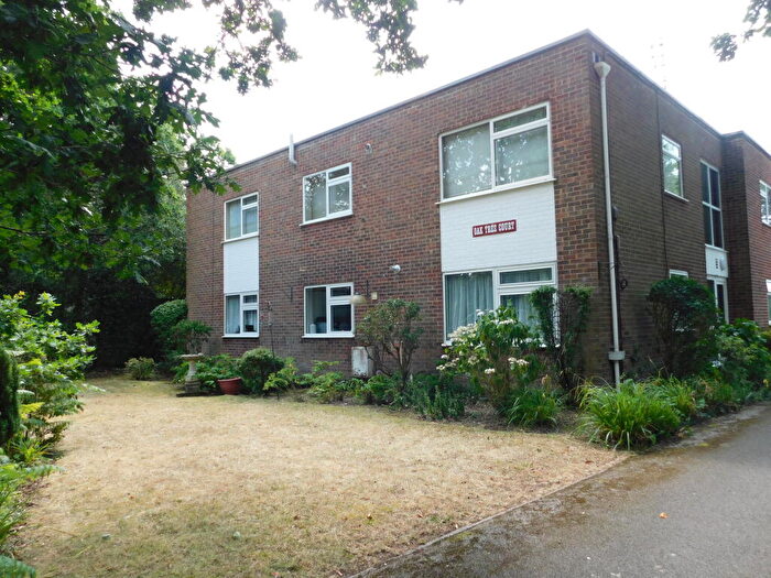 2 Bedroom Apartment For Sale In Oaktree Court, Stour Way, Christchurch, BH23