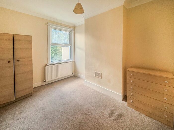 1 Bedroom Flat For Sale In Park Avenue, Barking, IG11