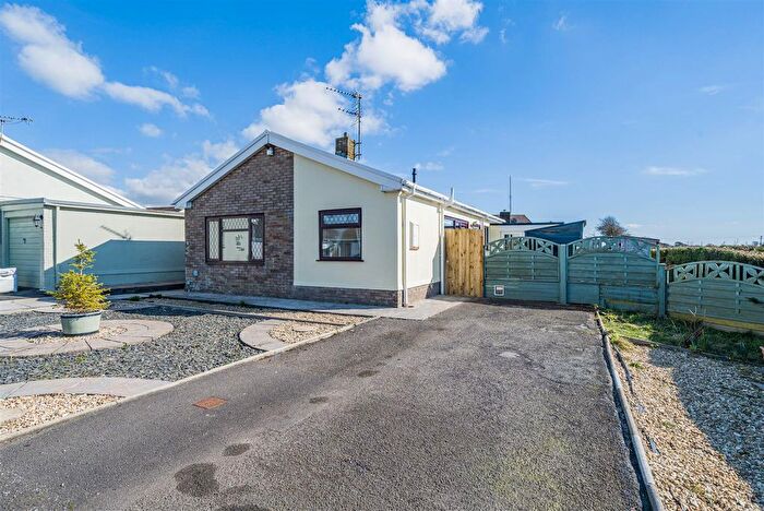 2 Bedroom Detached Bungalow For Sale In Maenor Helyg, Pembrey, Burry Port, SA16