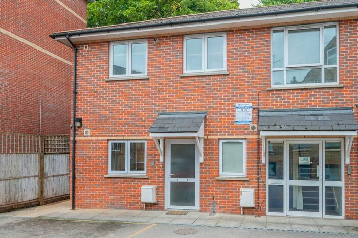 1 Bedroom Flat To Rent In Billington Mews, South Acton, London, W3
