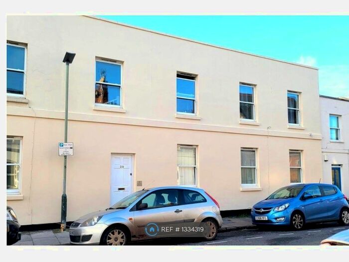 3 Bedroom Flat To Rent In St. Pauls Street North, Cheltenham, GL50