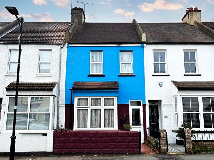 4 Bedroom Terraced House For Sale In * Westcliff/Leigh * Wellington Avenue, Westcliff-on-Sea, SS0