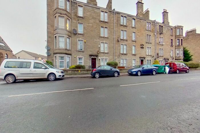 2 Bedroom Flat To Rent In Clepington Road, Coldside, Dundee, DD3